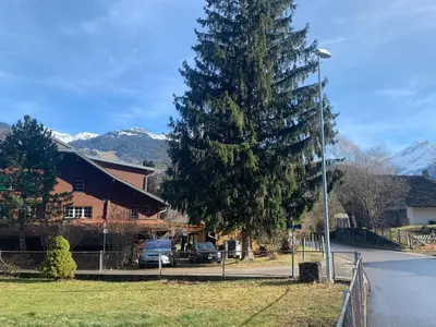 Ein allgemeiner Bergblick oder ein Berglick von des Ferienhauses aus