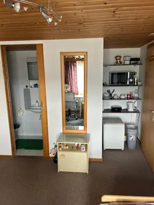 Ein Badezimmer in der Unterkunft Quarto Privado em Einigen - Spiez