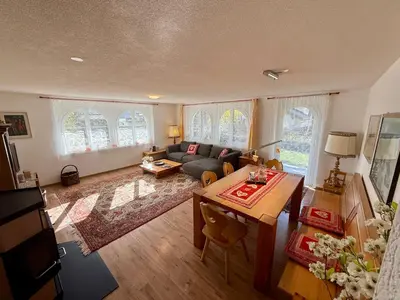 Ein Sitzbereich in der Unterkunft Chalet Bärgheimet Saas-Fee