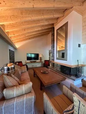 Ein Sitzbereich in der Unterkunft Turquino Loft - Duplex 4 Bedroom Chalet in Zermatt