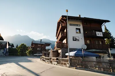Ein allgemeiner Bergblick oder ein Berglick von der Ferienwohnung aus