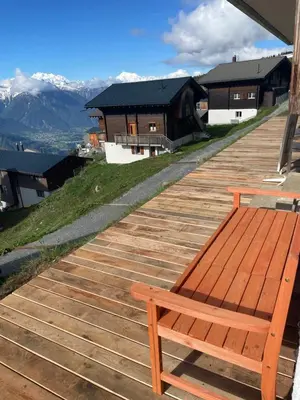 Ein allgemeiner Bergblick oder ein Berglick von der Ferienwohnung aus