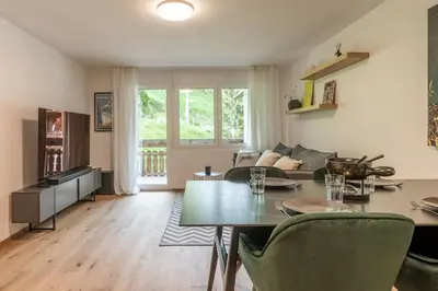 Grundriss der Unterkunft Stylish Apt by Ski Bus, Train and Village Center