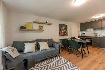 Küche/Küchenzeile in der Unterkunft Stylish Apt by Ski Bus, Train and Village Center
