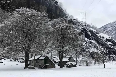 Rustico Gin Avegno Torbecc, Vallemaggia, Tessin, im Winter