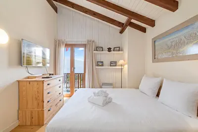 Ein Bett oder Betten in einem Zimmer der Unterkunft Cabane de la Delege -Crans Montana- Amazing Views