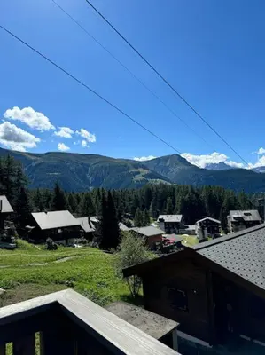 Ein allgemeiner Bergblick oder ein Berglick von der Ferienwohnung aus