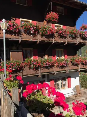 Ein Balkon oder eine Terrasse in der Unterkunft Auberge Restaurant les Aiguilles Rouges