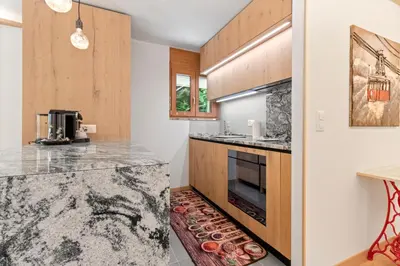 Küche/Küchenzeile in der Unterkunft Magnifique appartement avec piscine