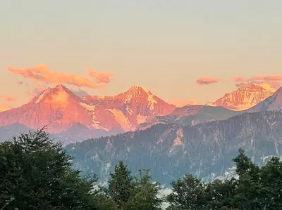 Ein allgemeiner Bergblick oder ein Berglick von der Ferienwohnung aus