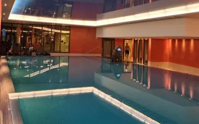 Der Swimmingpool an oder in der Nähe von Apartment im 4-Sterne Berghotel über Interlaken-Thunersee