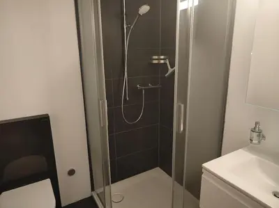 Ein Badezimmer in der Unterkunft Am See l 15 Minuten nach Interlaken l gratis Parking
