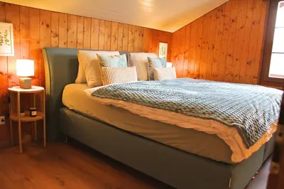 Ein Bett oder Betten in einem Zimmer der Unterkunft Am See l 15 Minuten nach Interlaken l gratis Parking
