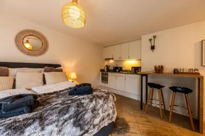 Ein Bett oder Betten in einem Zimmer der Unterkunft Cozy Chamia Studio
