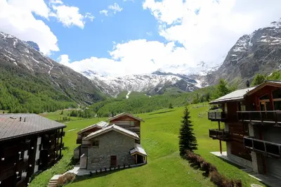 Ein allgemeiner Bergblick oder ein Berglick von der Ferienwohnung aus