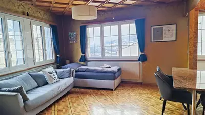 Ein Sitzbereich in der Unterkunft Casa Jenini - Wohnung im Patrizierhaus neben Schloss Leuk