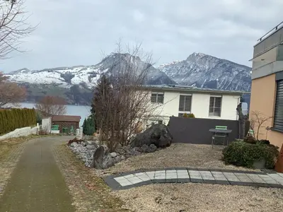 Ein allgemeiner Bergblick oder ein Berglick von des Privatzimmers aus