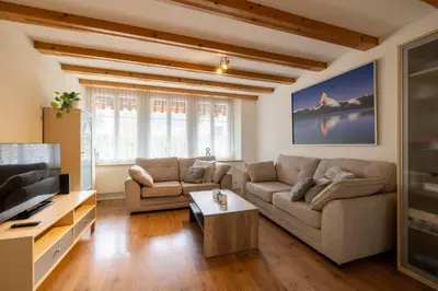 Ein Sitzbereich in der Unterkunft 3,5 Zimmer Wohnung Eigerblick zentral in Grindelwald