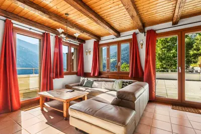Ein Sitzbereich in der Unterkunft Charmant logement familial à Euseigne