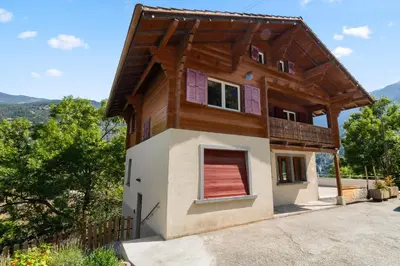Ein allgemeiner Bergblick oder ein Berglick von der Ferienwohnung aus