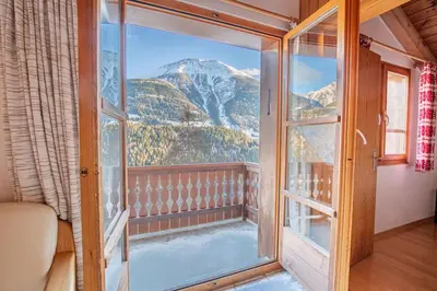 Ein allgemeiner Bergblick oder ein Berglick von der Ferienwohnung aus