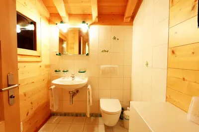 Ein Badezimmer in der Unterkunft Chalet Les Mélèzes