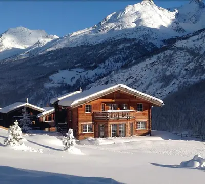 Ein allgemeiner Bergblick oder ein Berglick von des Chalets aus