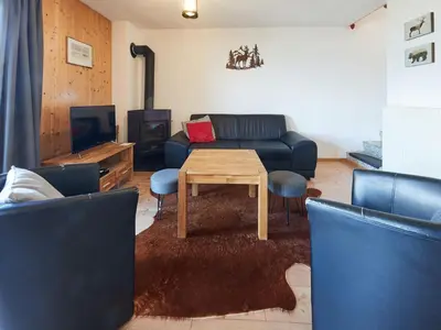 Ein Sitzbereich in der Unterkunft Chalet Fuchsia by Interhome