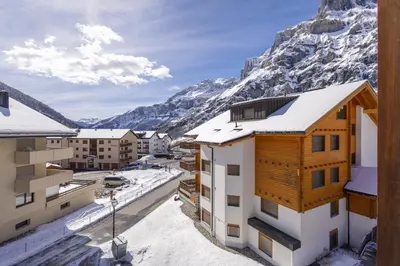 Ein allgemeiner Bergblick oder ein Berglick von der Ferienwohnung aus