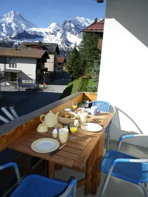 Ein allgemeiner Bergblick oder ein Berglick von der Ferienwohnung aus