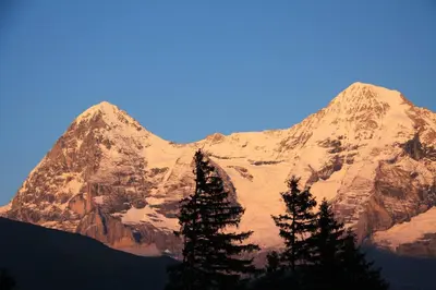 Ein allgemeiner Bergblick oder ein Berglick von der Ferienwohnung aus