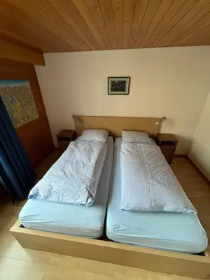 Ein Bett oder Betten in einem Zimmer der Unterkunft Your home in Mürren near the ski slopes and hiking trails