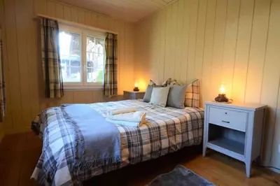 Ein Bett oder Betten in einem Zimmer der Unterkunft Swiss Traditional Chalet with Alpine Mtn View