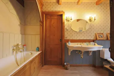 Ein Badezimmer in der Unterkunft Chalet avec charme et vue à Crans-Montana