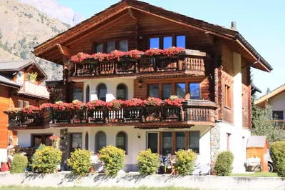 Ein allgemeiner Bergblick oder ein Berglick von der Ferienwohnung aus