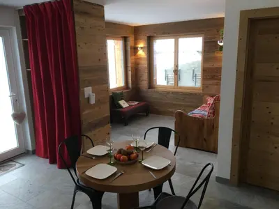 Ein Sitzbereich in der Unterkunft Apartment Chalet Mont Noble, 4 Vallées