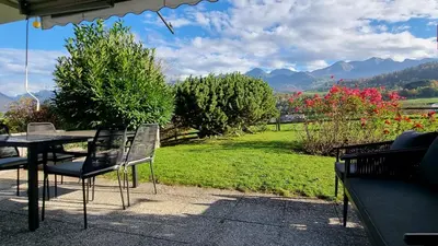 Ein allgemeiner Bergblick oder ein Berglick von der Ferienwohnung aus