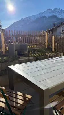 Ein allgemeiner Bergblick oder ein Berglick von der Ferienwohnung aus