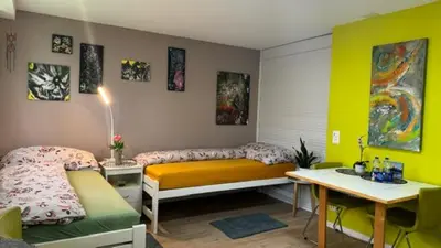 Ein Sitzbereich in der Unterkunft HEART Studio Visp Zentrum I ruhig I Single I Paare I Küche