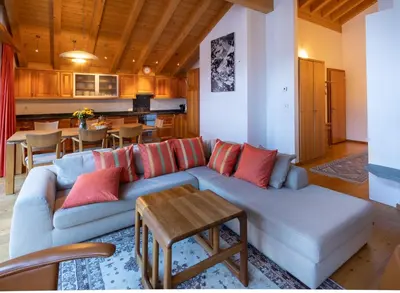 Ein Sitzbereich in der Unterkunft Haus Malva by Zermatt Premium Apartments