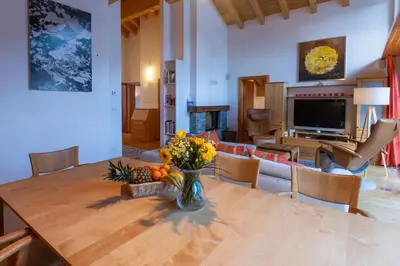 Ein Sitzbereich in der Unterkunft Haus Malva by Zermatt Premium Apartments