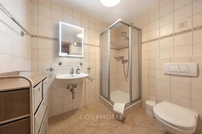Ein Badezimmer in der Unterkunft La Maison Lou l Ski in-out l Parking l By CosyHome