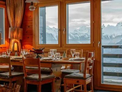 Ein allgemeiner Bergblick oder ein Berglick von des Chalets aus
