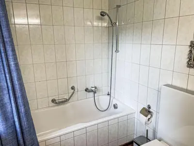 Ein Badezimmer in der Unterkunft Holiday Home Chalet Tannengüetli by Interhome