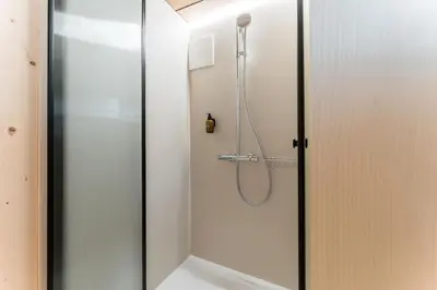 Ein Badezimmer in der Unterkunft POORT A POORT Dorfhotel