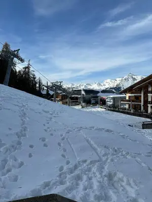 Ein allgemeiner Bergblick oder ein Berglick von der Ferienwohnung aus