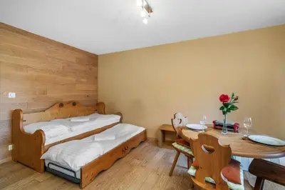 Ein Bett oder Betten in einem Zimmer der Unterkunft Chaleureux studio avec vue sur les montagnes