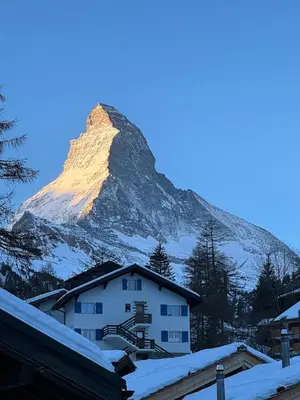 Ein allgemeiner Bergblick oder ein Berglick von der Ferienwohnung aus