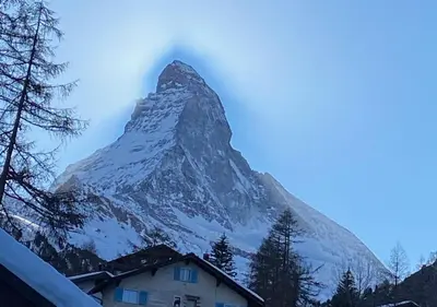 Ein allgemeiner Bergblick oder ein Berglick von der Ferienwohnung aus
