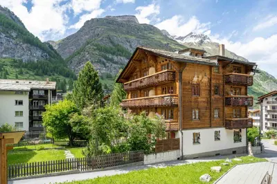 Ein allgemeiner Bergblick oder ein Berglick von der Ferienwohnung aus